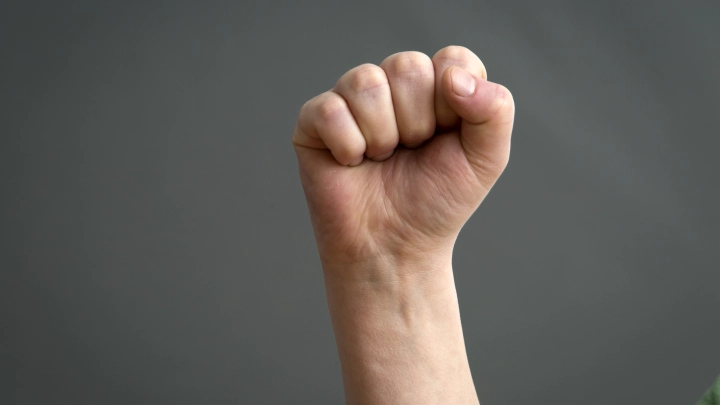 Киевский чиновник пообещал разбить лицо журналисту из-за расследования