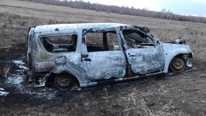 На дороге в Челябинской области нашли сожжённый автомобиль с трупом в салоне