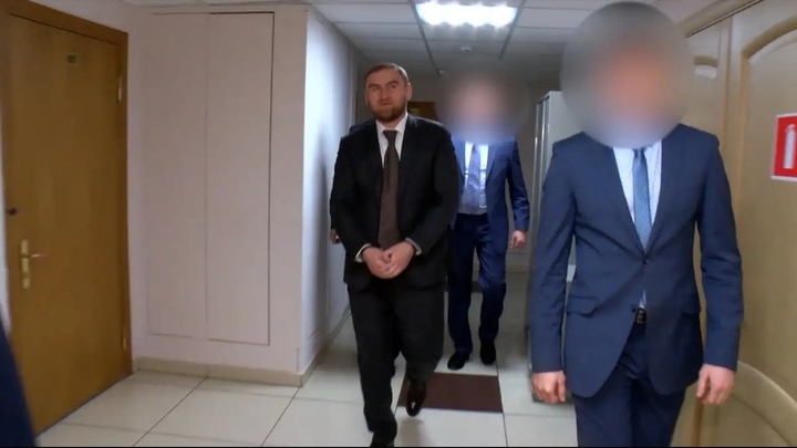Экс-сенатора и его отца признали виновными в хищении и убийстве