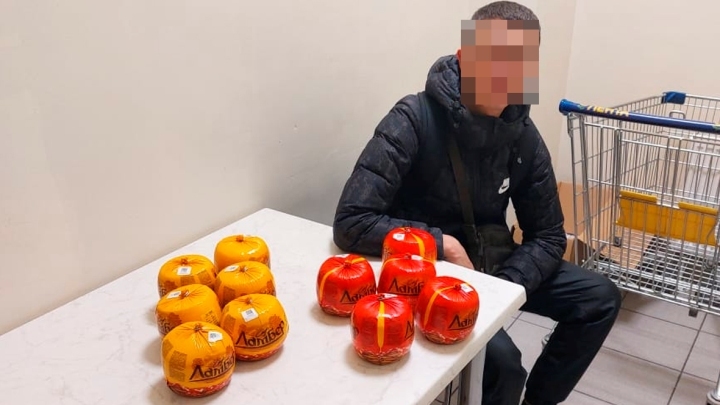 11 головок сыра на спор украл житель Новокузнецка