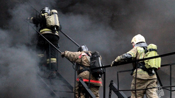 Два человека погибли в пожаре в Октябрьском районе Новосибирска