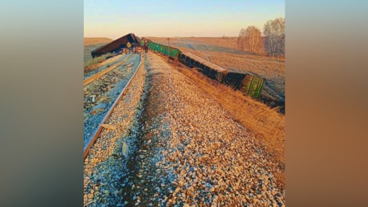 Восемь вагонов с углем сошли с рельсов в Кузбассе