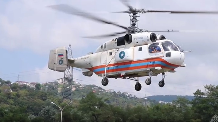 В горах Адыгеи и Кубани сразу двум туристкам потребовалась помощь спасателей на вертолёте