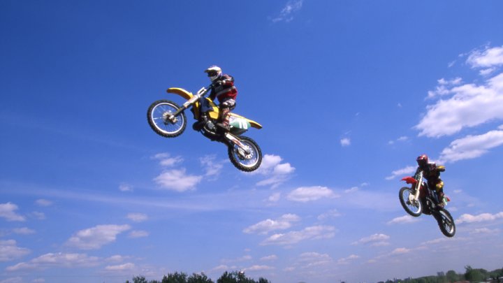 В Крымске во время мотокросса зрительница бросилась под колёса байка