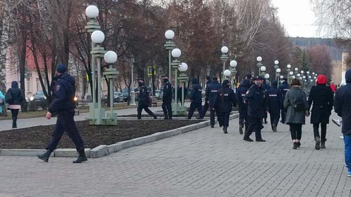 Во время несанкционированного митинга полиция задержала 66 кузбассовцев