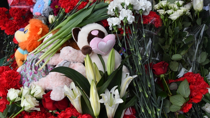 Прощание с погибшей при атаке на Крымский мост семьей прошло втайне от их дочери