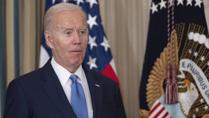 Американский журналист объяснил, как Байден спровоцировал катастрофический рост цен на бензин в США