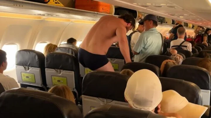 Есть видео русского туриста: Он прыгнул из самолета в одних трусах и сломал ногу