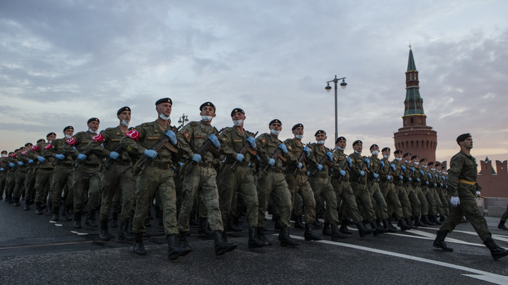 Каждому - знамя: Что положили в котомки для гостей парада Победы?