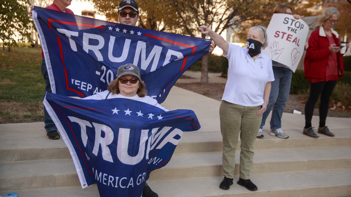 Трампу отказали четыре штата, а Байден вместо суда пошёл в церковь