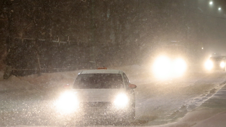 Из-за снегопада в нескольких районах Краснодарского края остановили движение большегрузов