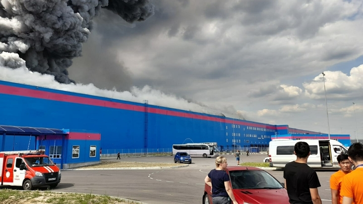 Уголовное дело возбудили из-за крупного пожара на складе Ozon в Подмосковье