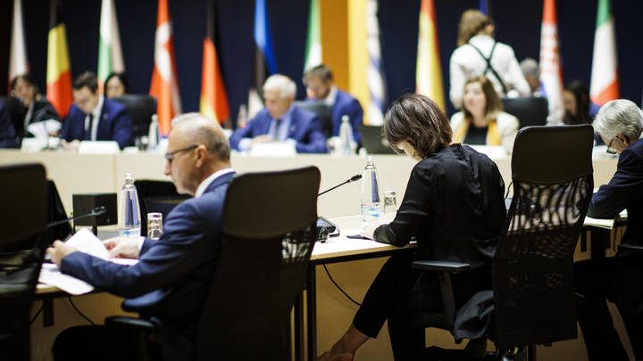 Хазин расстроил больших шефов после просьбы остановить безумие