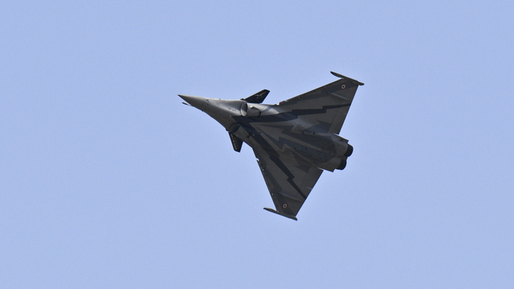 Макрон, куда сбежал твой Рафаэль? Русские сбили спесь с французов