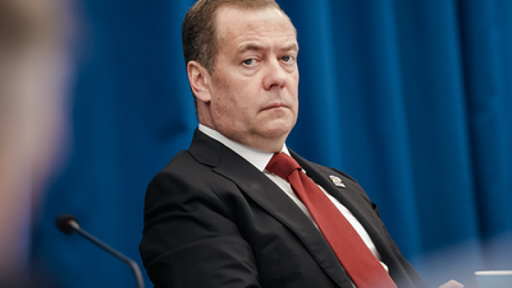 Медведев пригрозил Мерцу за идею удара по Крымскому мосту: Подумай дважды, нацист!