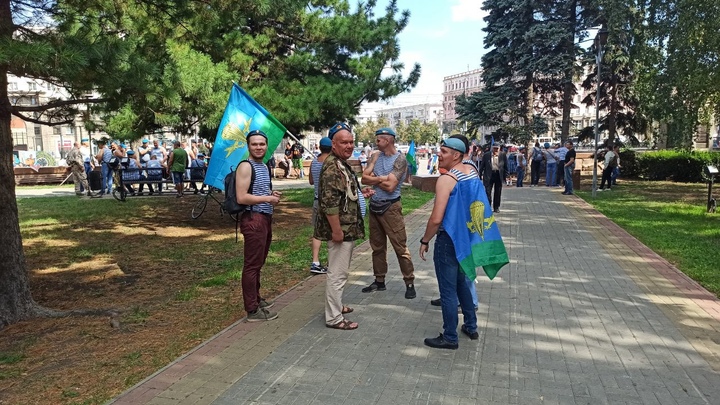 Автомобиль с десантниками столкнулся с маршруткой в Челябинске