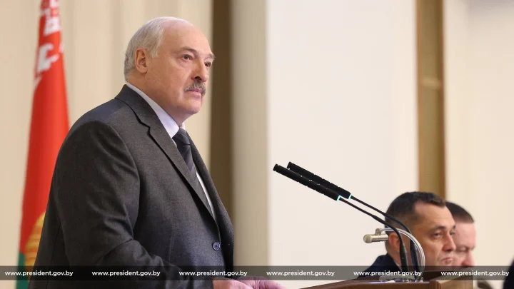 Лукашенко: белорусам не следует мечтать о высоких зарплатах