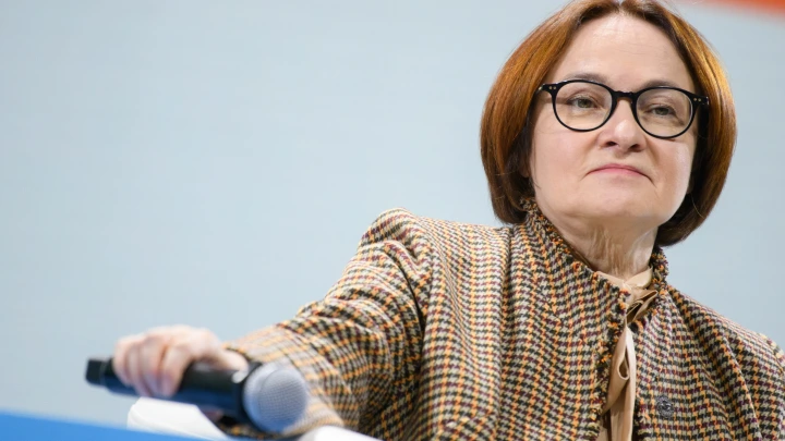 Набиуллиной говорили, а она сделала по-своему: Ошибка ЦБ стоила России почти триллион долларов