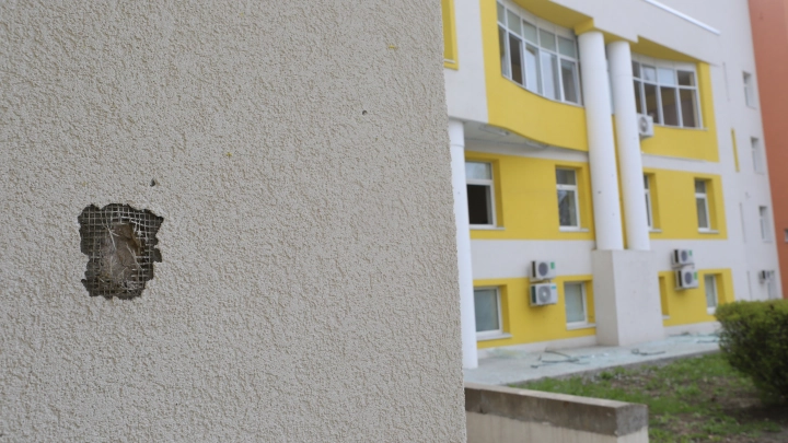 В Таганроге обломки БПЛА повредили окна в жилом доме