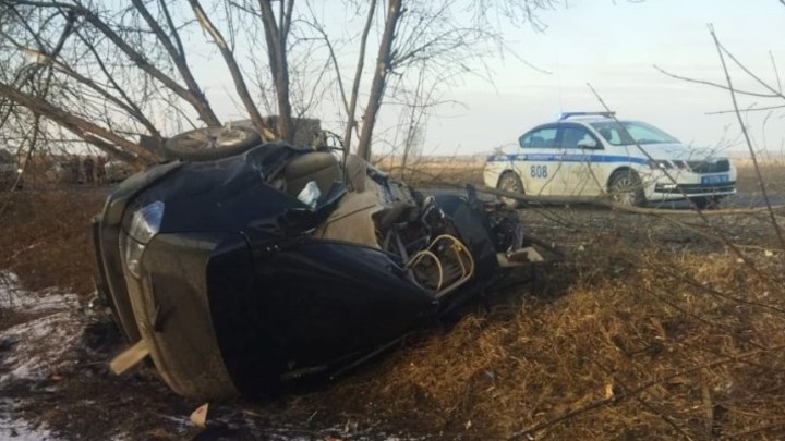 Два человека погибли в результате ДТП с грузовиком на трассе в Кузбассе