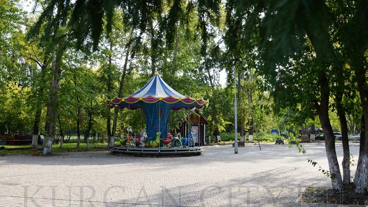 В Кургане выявили проблемы с ремонтом центрального парка