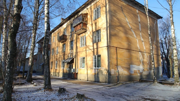 В Северодвинске готовят к срочному расселению жилой трехэтажный аварийный дом
