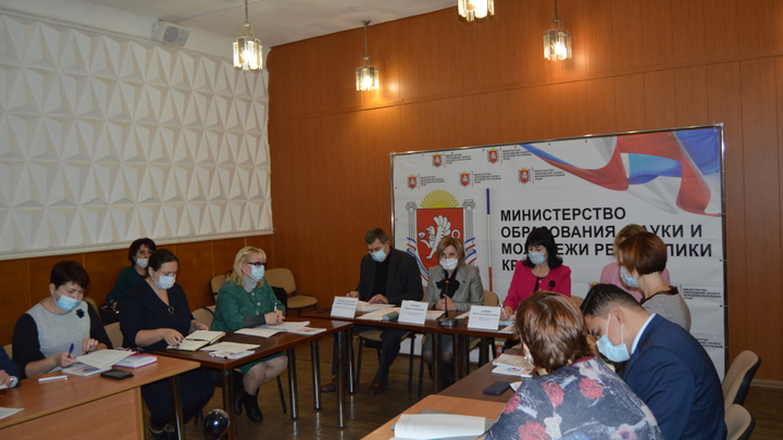 Опека лишает 15 детей в Крыму Нового года: После скандала с изъятием в дело вмешалась омбудсмен