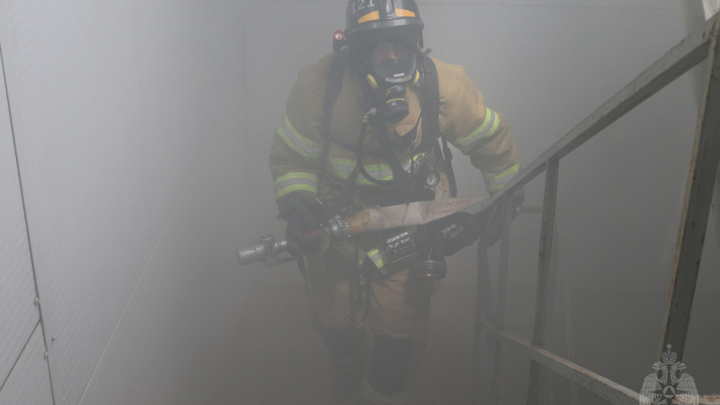 В Динском районе из горящей многоэтажки спасли 5 человек, ещё 20 жильцов - эвакуировали