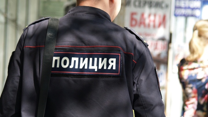 В Ростове безработный семь лет крышевал бизнесмена под видом полицейского