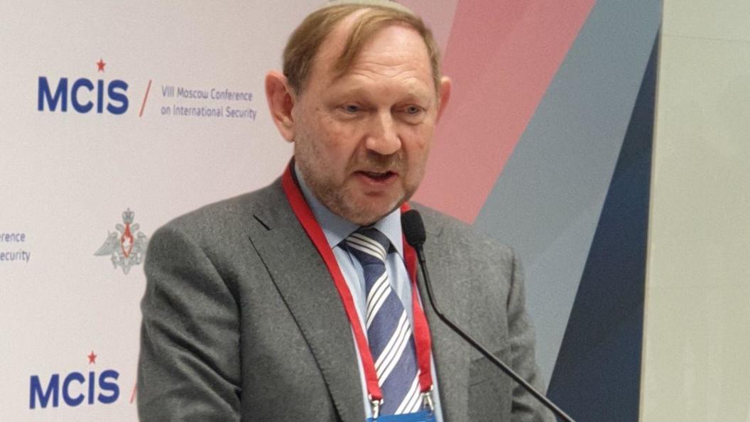 Профессор политических наук. Эльмар. Пономарева елена георгиевна профессор мгимо. Берни сандерс кандидат в президенты. Профессор политических наук.