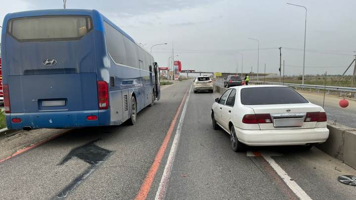 В Адыгее рейсовый автобус, перевозивший 21 пассажира, попал в ДТП