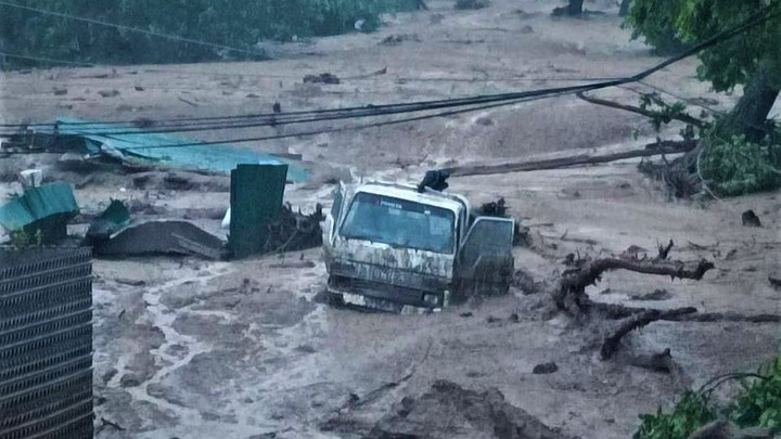 Наводнение в Приморском крае: эвакуация, сель, дороги под водой
