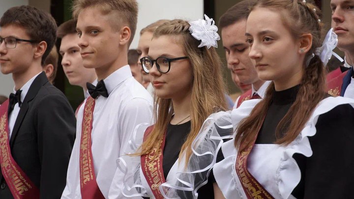 В Краснодаре 24 июня более 6,5 тыс. одиннадцатиклассникам вручили аттестаты