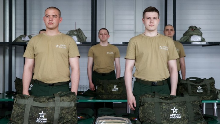 В новую армию - по старым правилам. В военный призыв вмешались демографы?