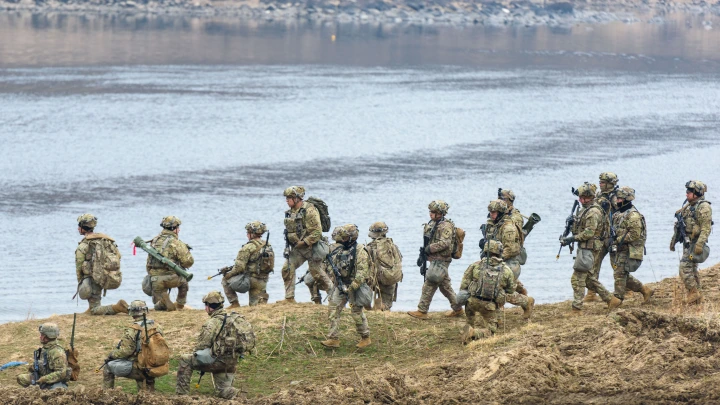 Армия Южной Кореи: Эсминец КНДР лёг на бок после неудачного спуска на воду