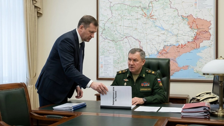 Нанесён удар по экс-президенту Украины*? В небо Винницы поднялось облако дыма в форме гриба