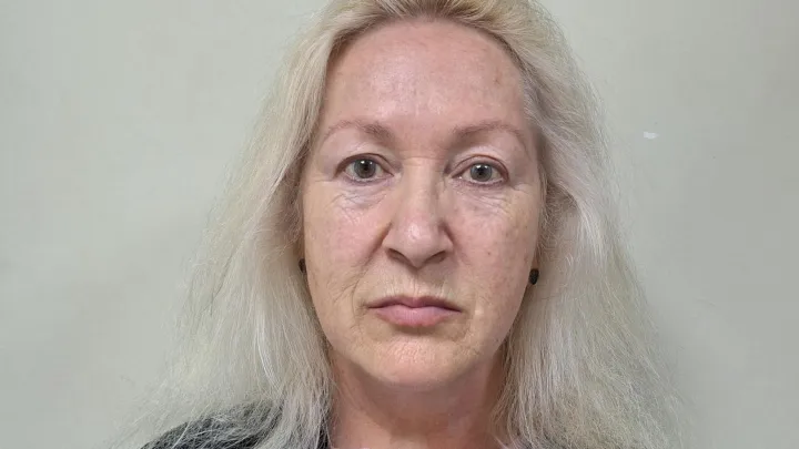 В Великобритании учительницу судят за совращение мальчика спустя 30 лет