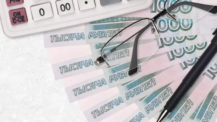 Бюджетникам добавят: кому и на сколько повысят зарплату с 1 октября 2025 года