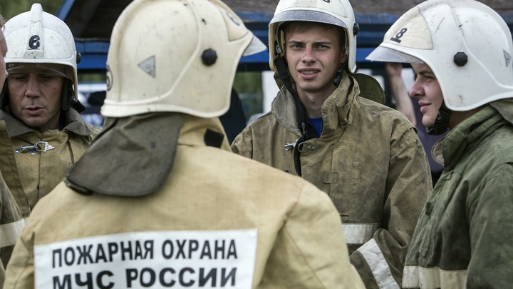 Большой рынок полыхает в Волжском. Слышны взрывы