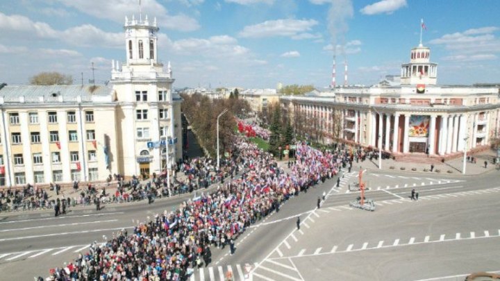 Шествие «Бессмертного полка» в Кемерове сняли с высоты птичьего полета