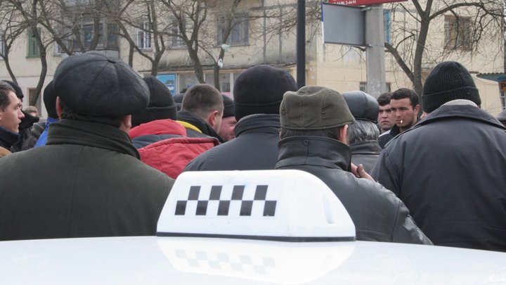 Во Владимирской области таксист гвоздодёром избил отказавшегося платить пассажира