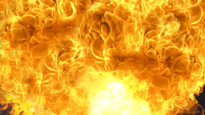 Пожар на аэродроме увидели даже с окраин Курска: Сильно полыхает