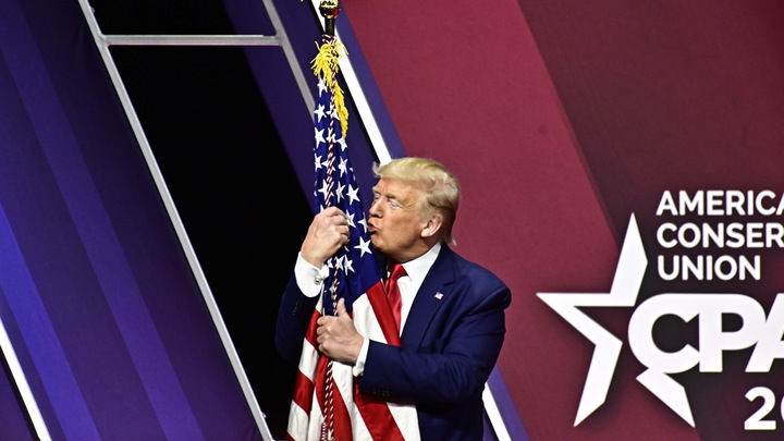 На создание вакцины от коронавируса нужен год. Откуда она у американцев?