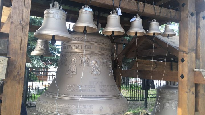 В Новосибирске открылась выставка колоколов