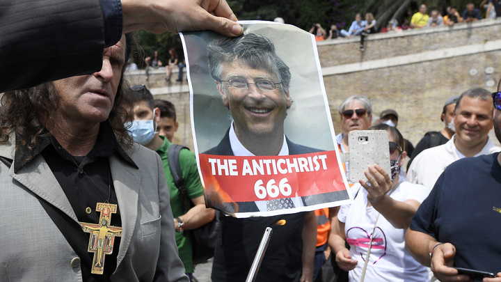 Билли, игра закончена: Открестившемуся от чипов шефу Microsoft выдали чёрную метку