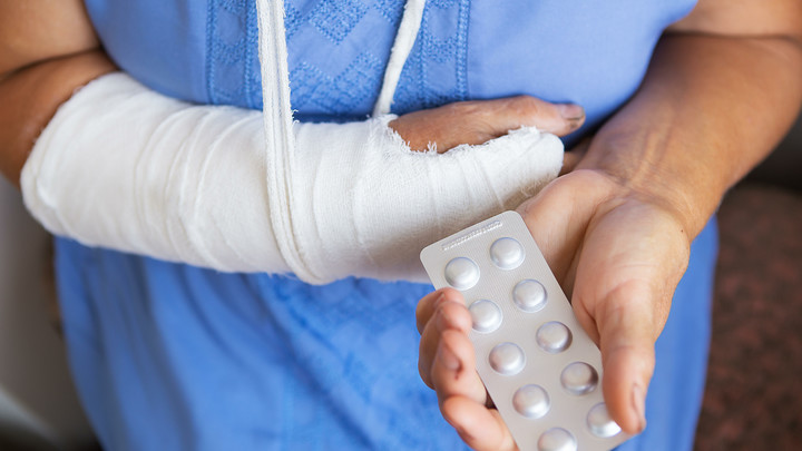 И для повязки, и для импланта: Русские учёные создали новый материал для лечения костей