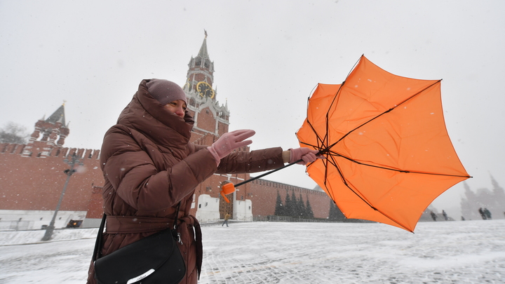 Штормовой ветер в Москве утихнет после полудня