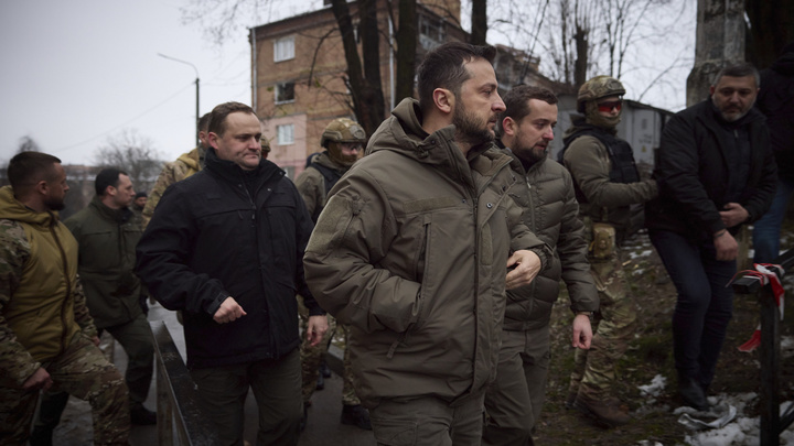 Зеленский в Донбассе с котом записал трёхминутное видеообращение к ВСУ