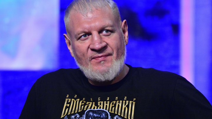 Известный боец Александр Емельяненко устроил скандал в аэропорту Кольцово в Екатеринбурге