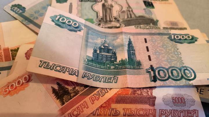 Центробанк России представит обновленные купюры номиналом 1000 и 5000 рублей в октябре